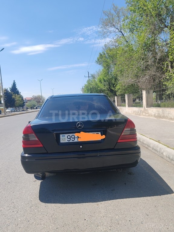 Mercedes C 200