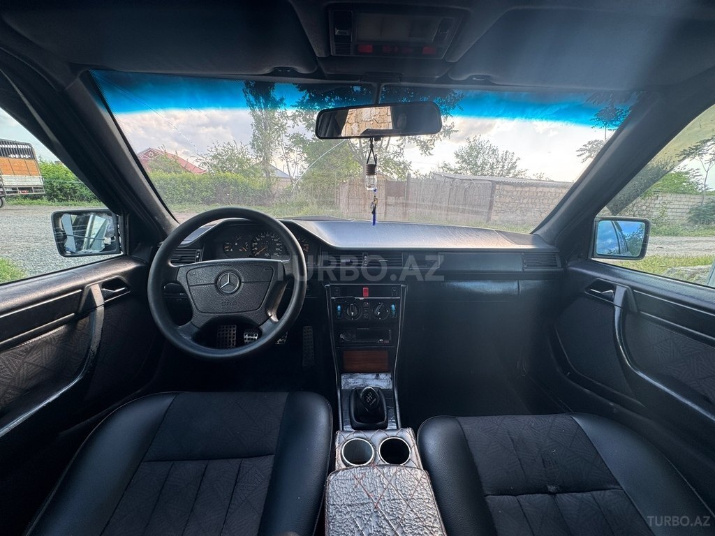 Mercedes 200 D