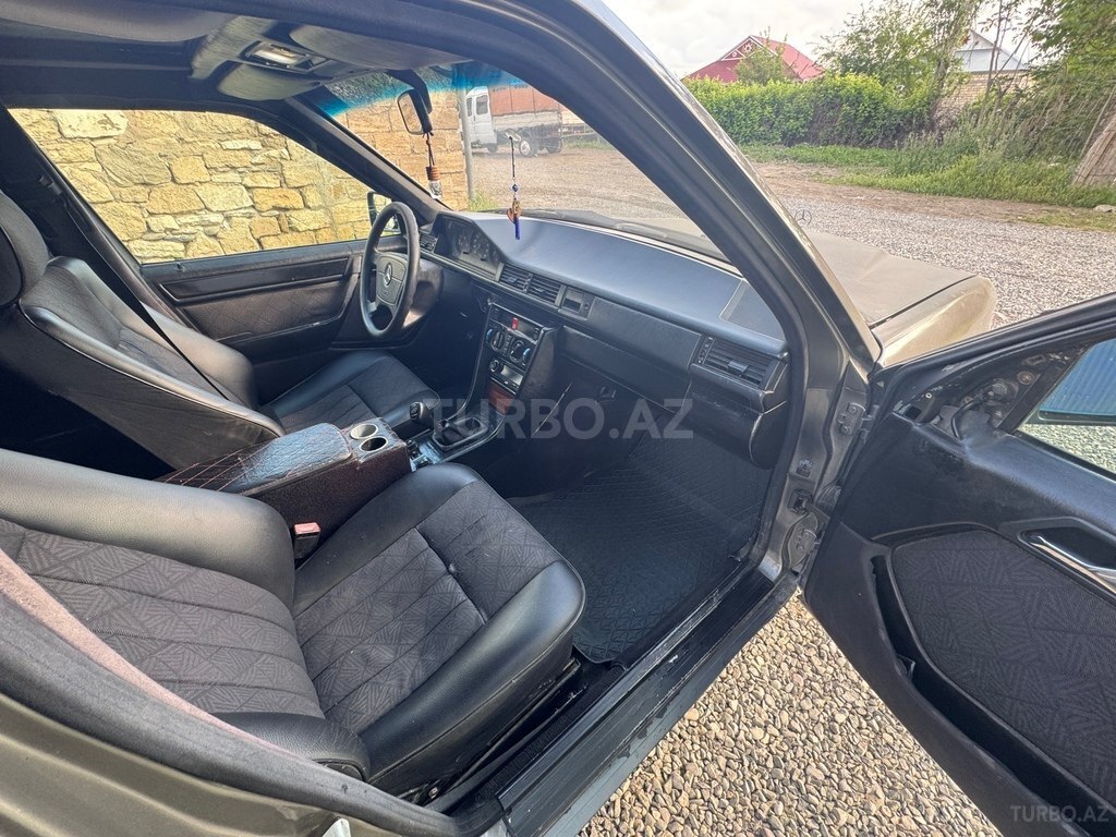Mercedes 200 D