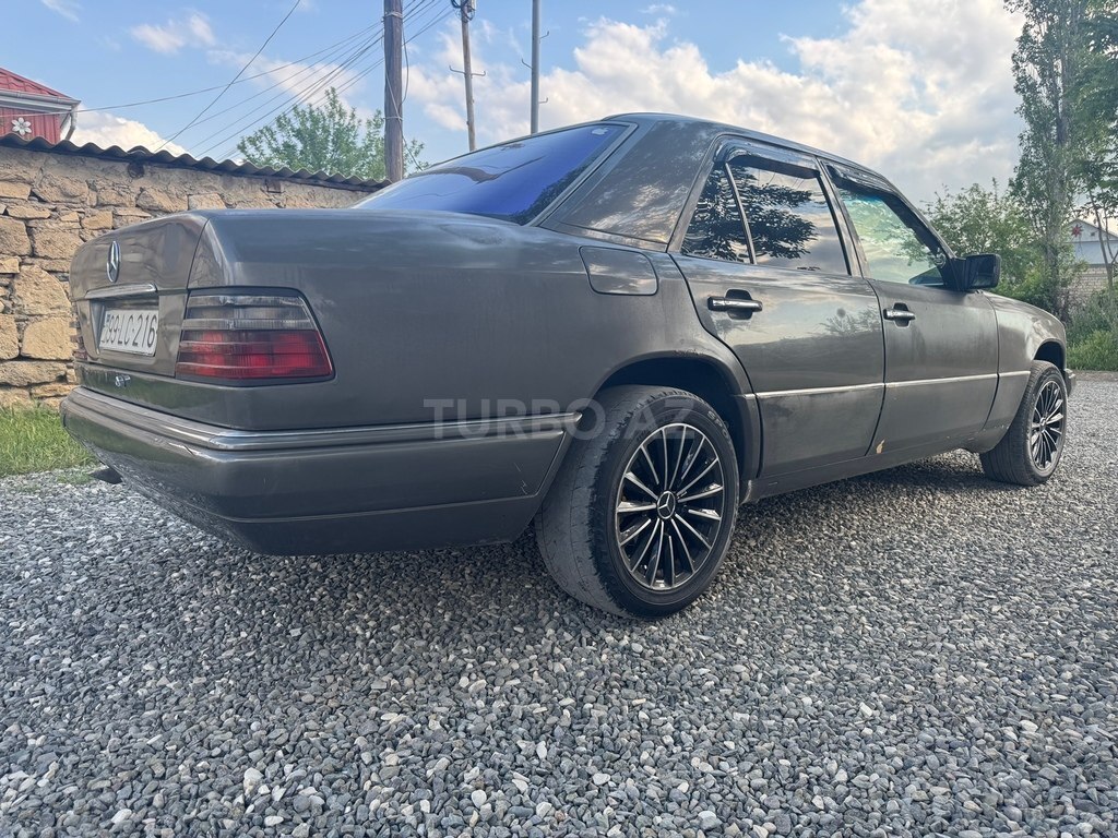Mercedes 200 D