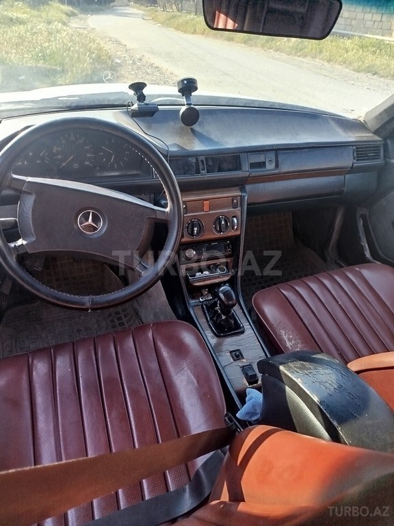 Mercedes 200 D