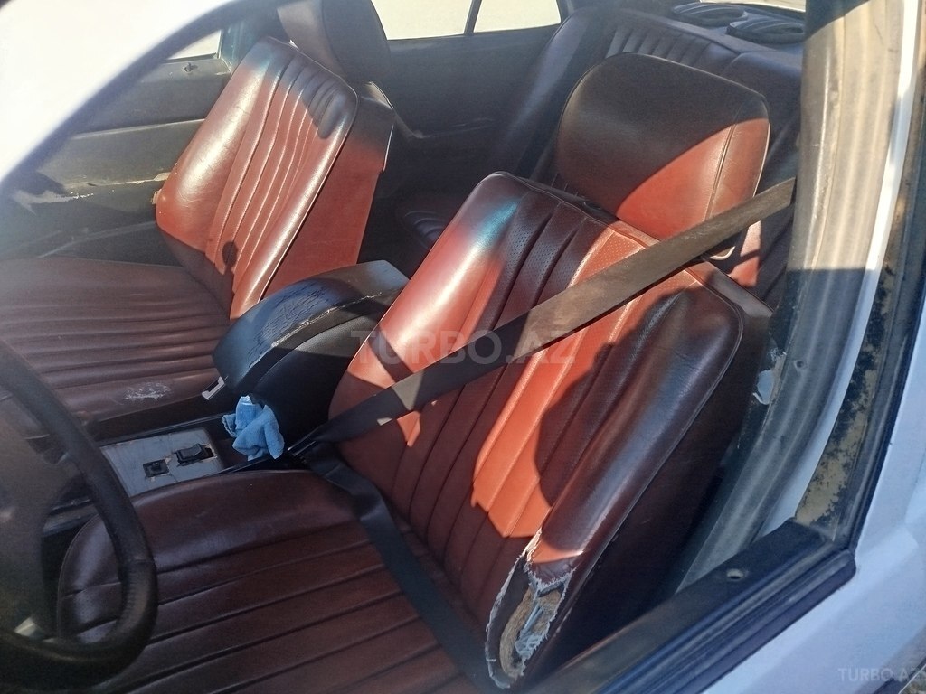 Mercedes 200 D