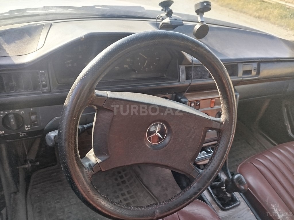 Mercedes 200 D