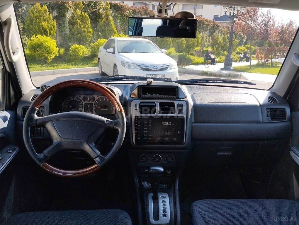 Mitsubishi Pajero io