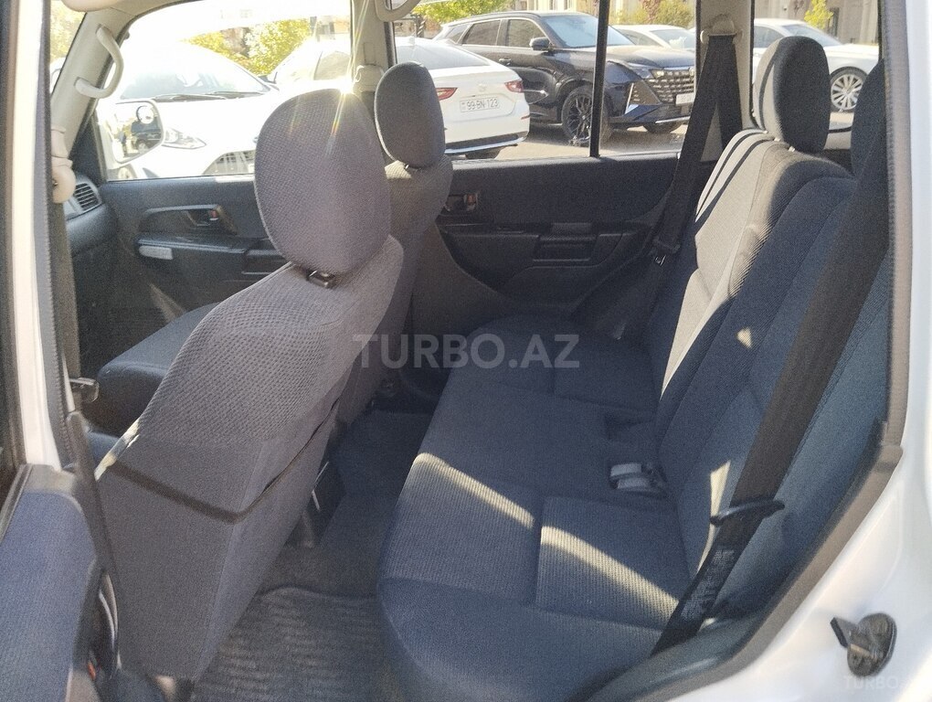 Mitsubishi Pajero io