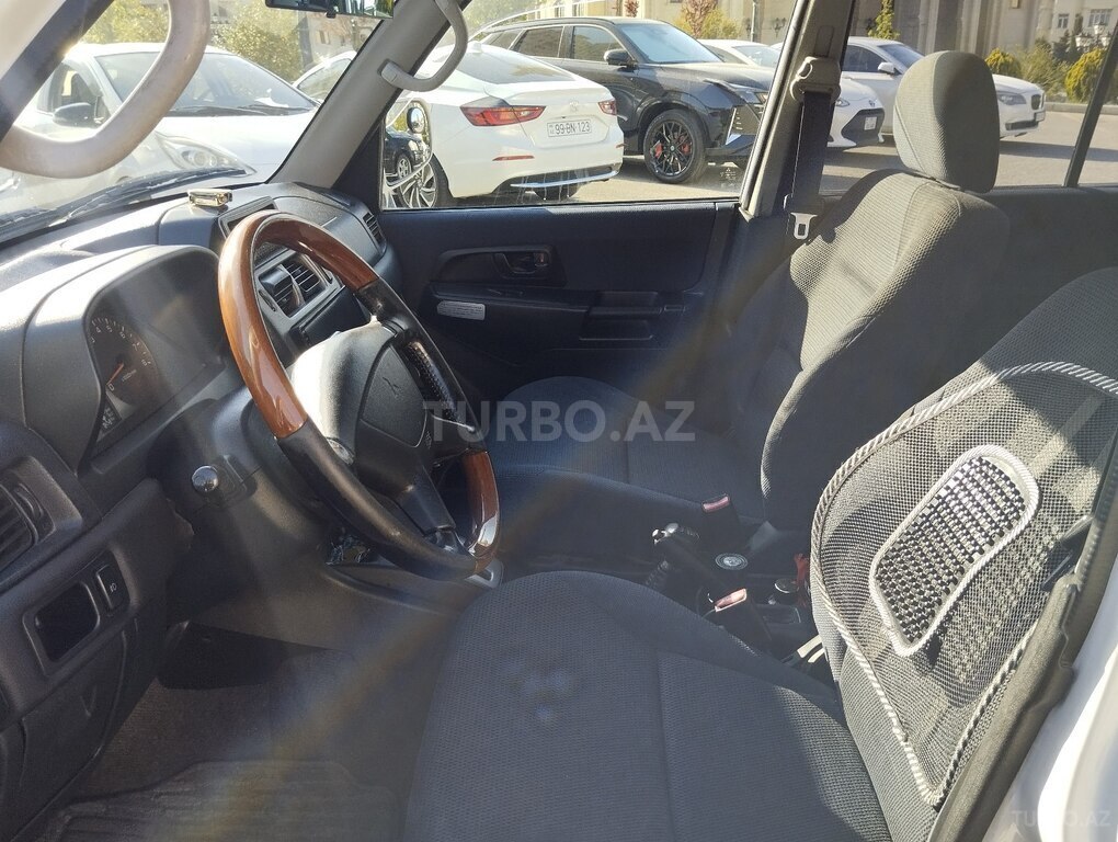 Mitsubishi Pajero io