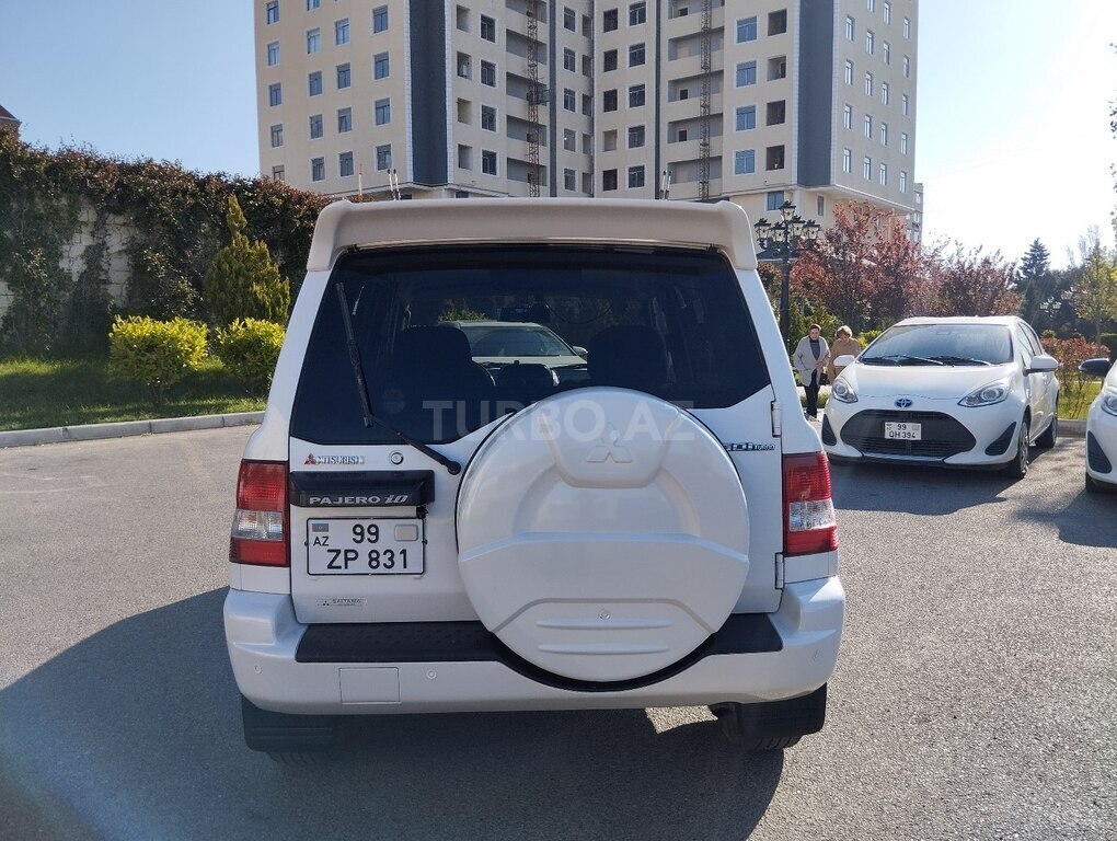 Mitsubishi Pajero io