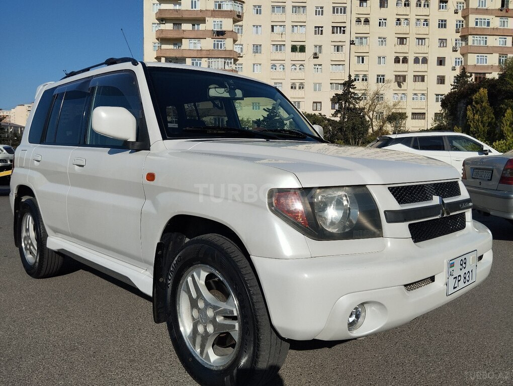 Mitsubishi Pajero io