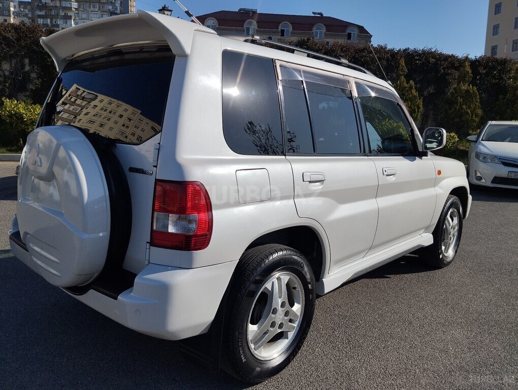 Mitsubishi Pajero io