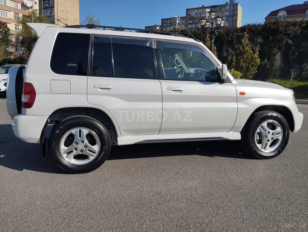 Mitsubishi Pajero io