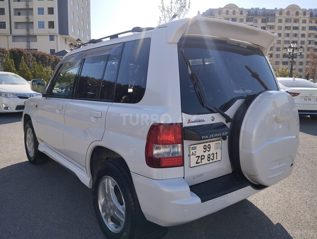 Mitsubishi Pajero io