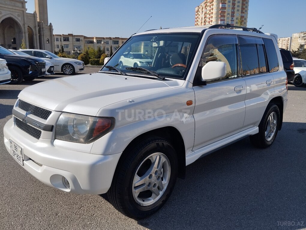 Mitsubishi Pajero io