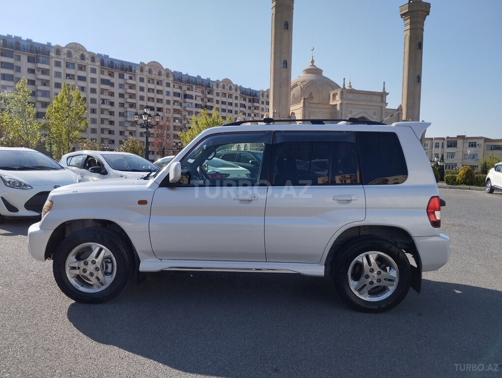 Mitsubishi Pajero io