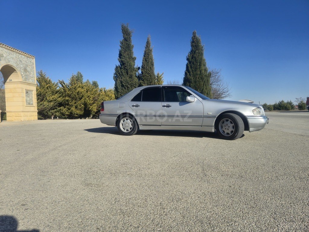 Mercedes C 180