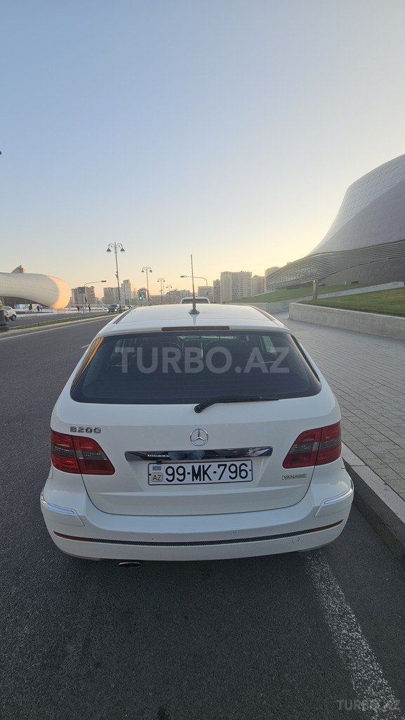 Mercedes B 200