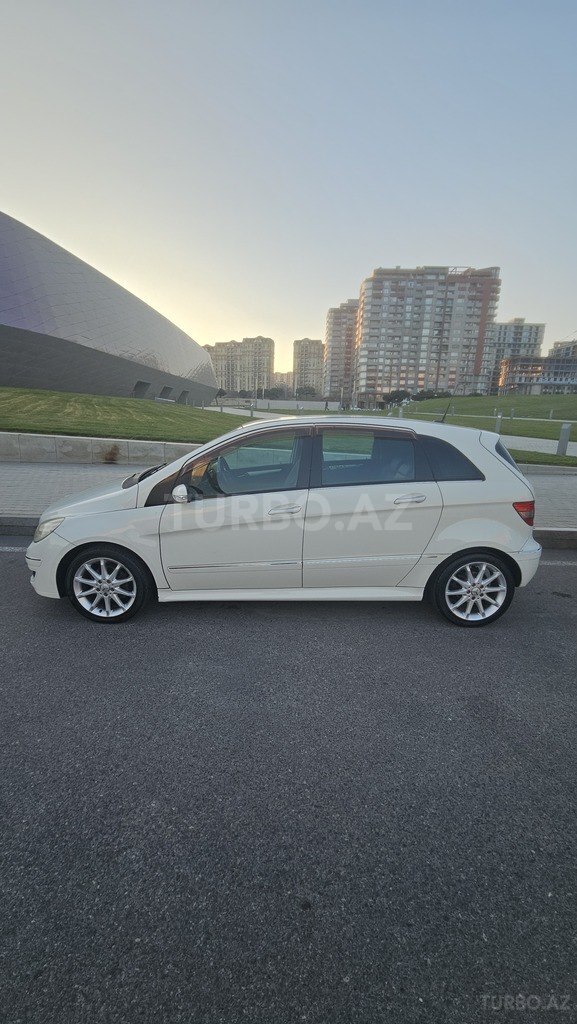 Mercedes B 200