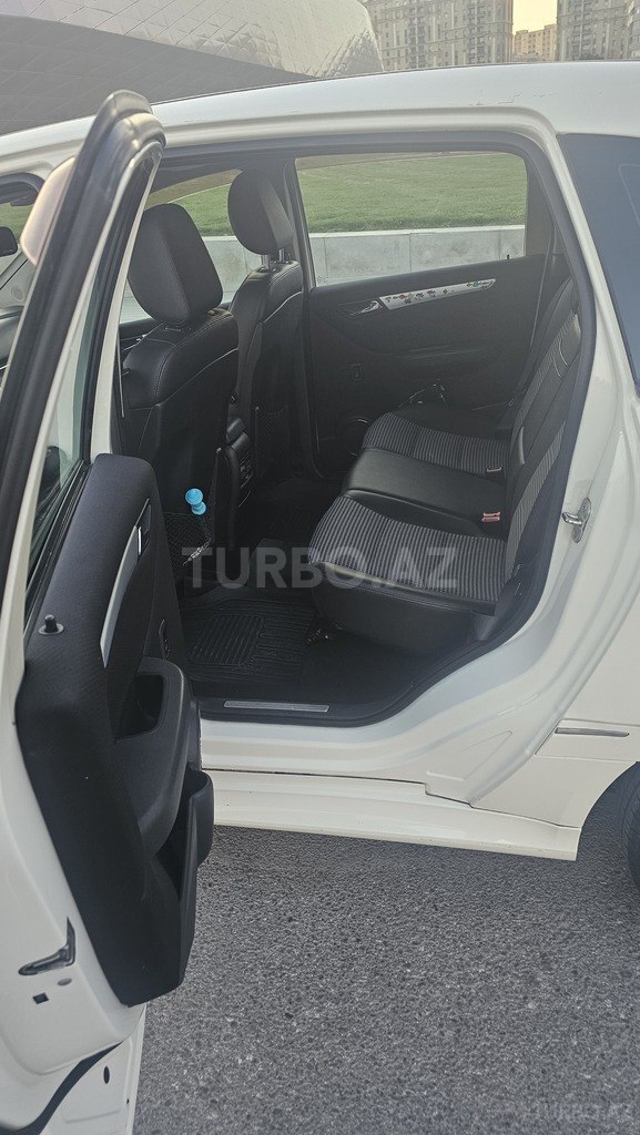Mercedes B 200