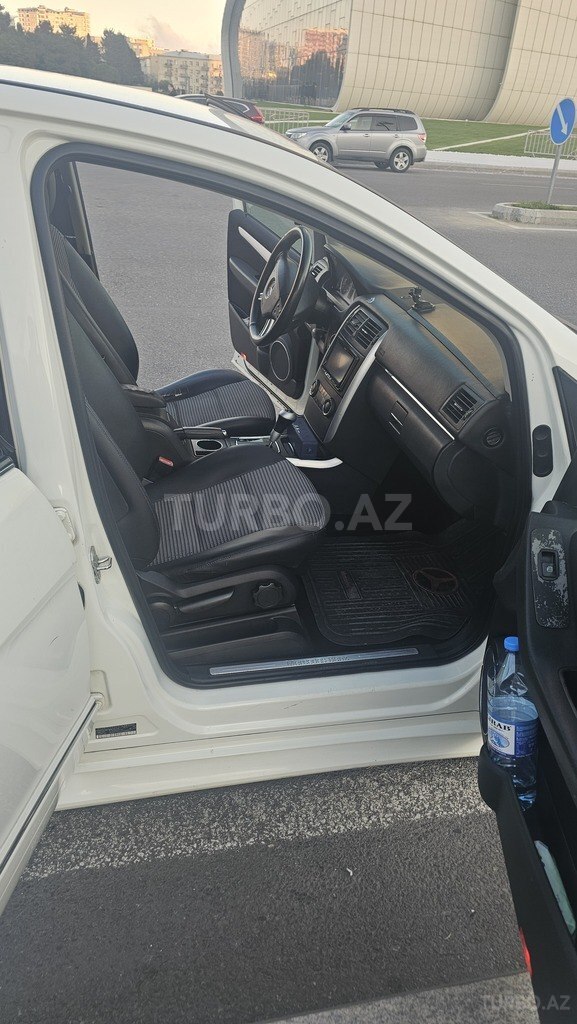 Mercedes B 200