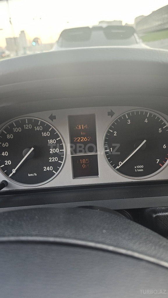 Mercedes B 200