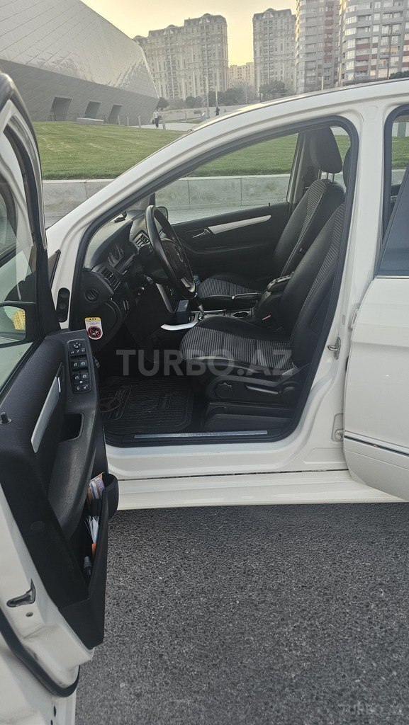 Mercedes B 200