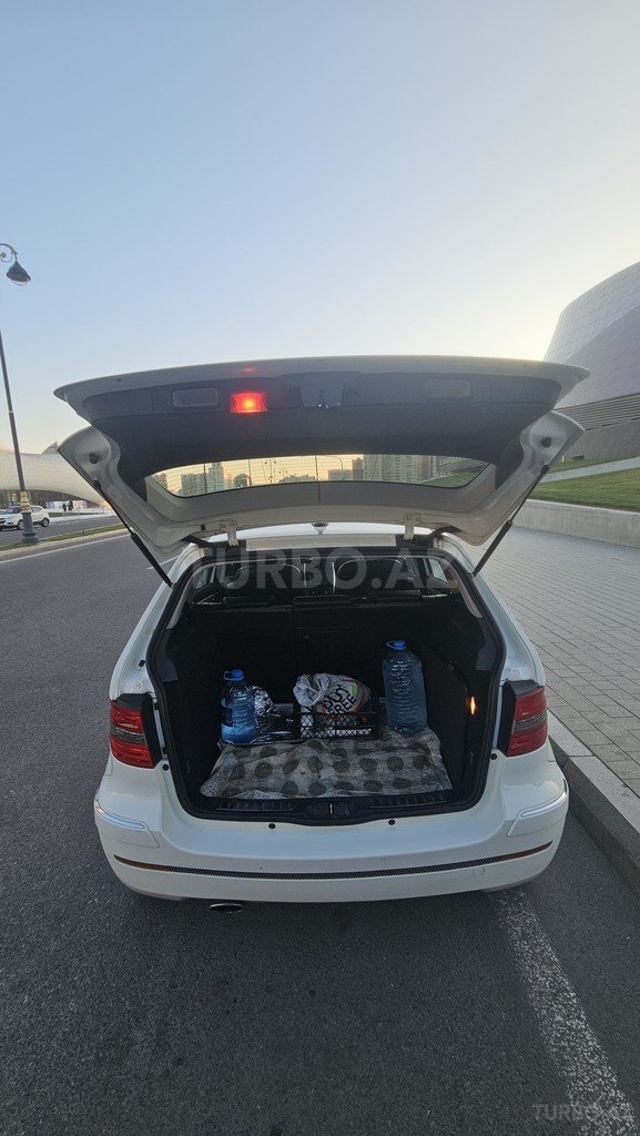 Mercedes B 200