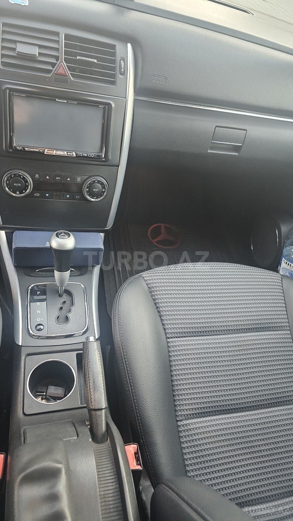 Mercedes B 200