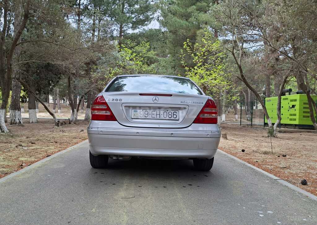 Mercedes C 200