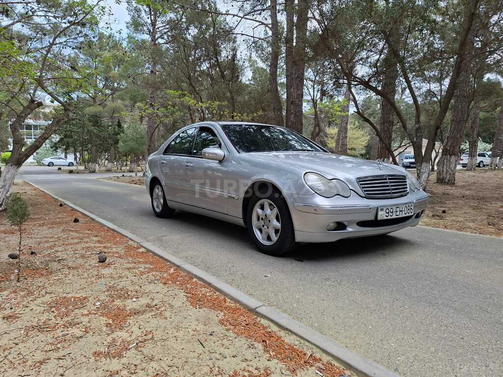 Mercedes C 200