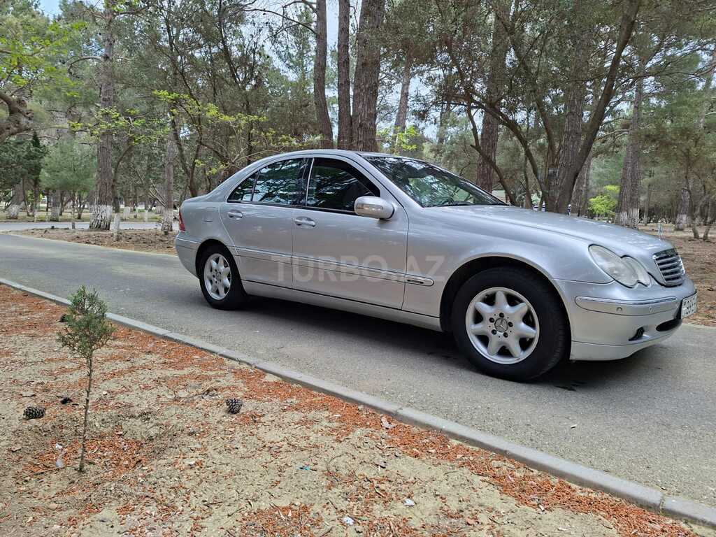 Mercedes C 200
