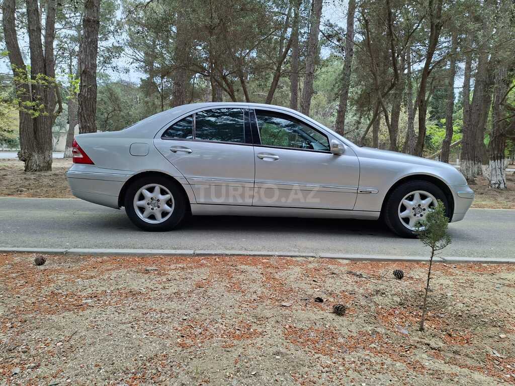 Mercedes C 200