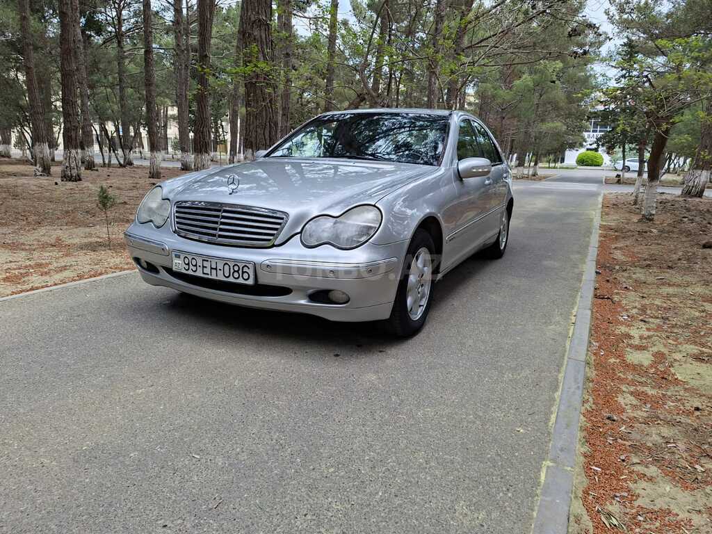 Mercedes C 200
