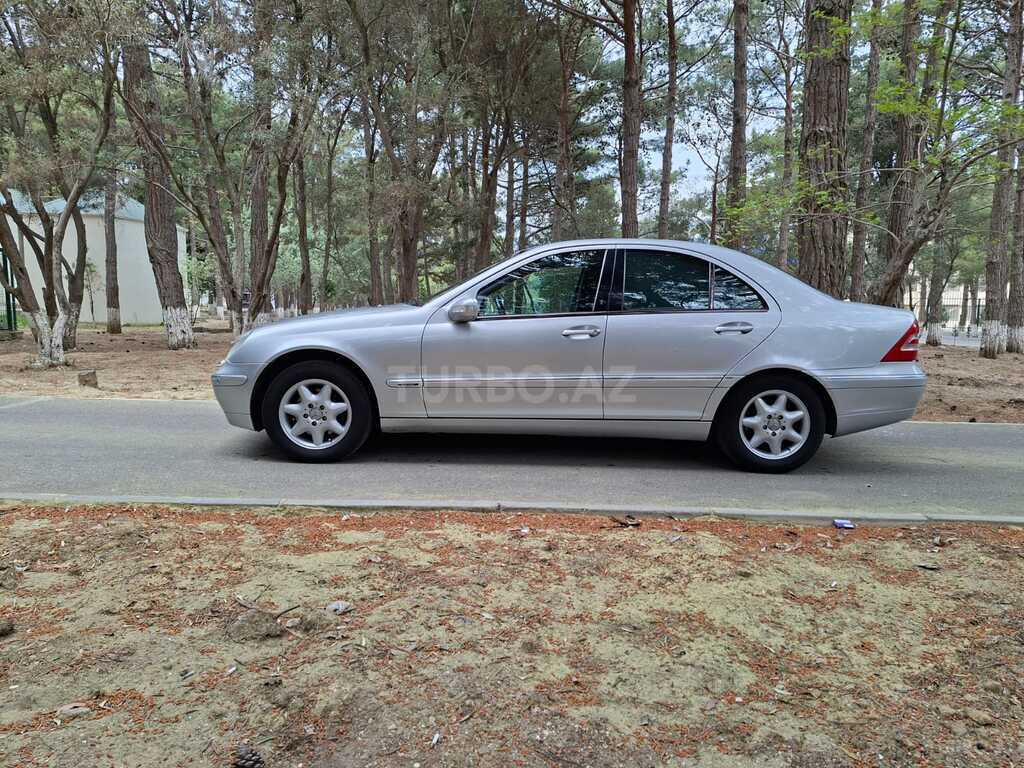 Mercedes C 200