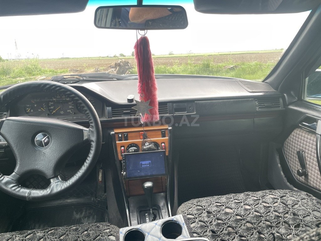 Mercedes 200 D