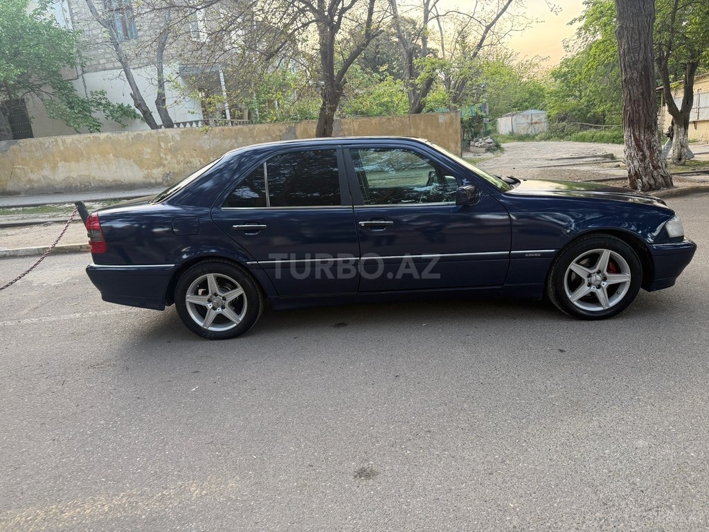 Mercedes C 200