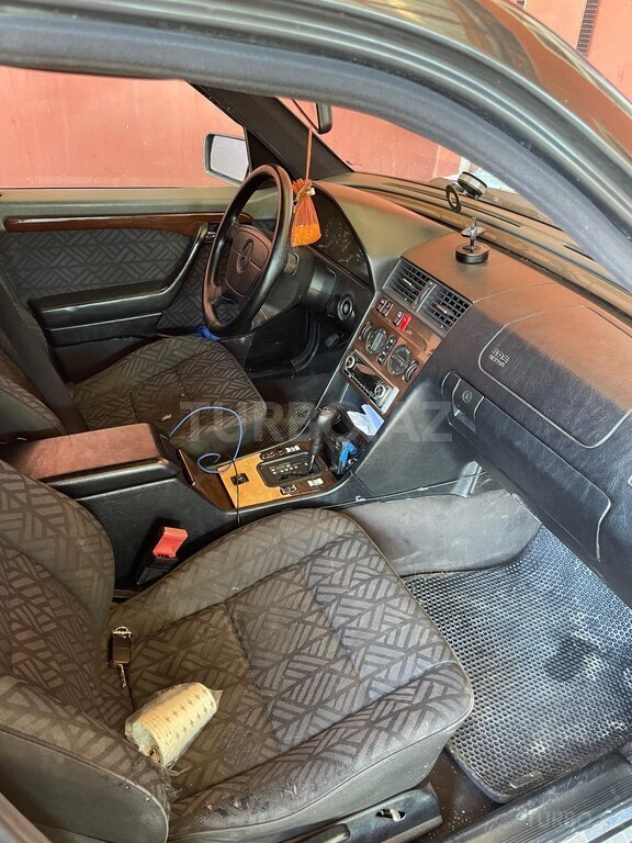 Mercedes C 200