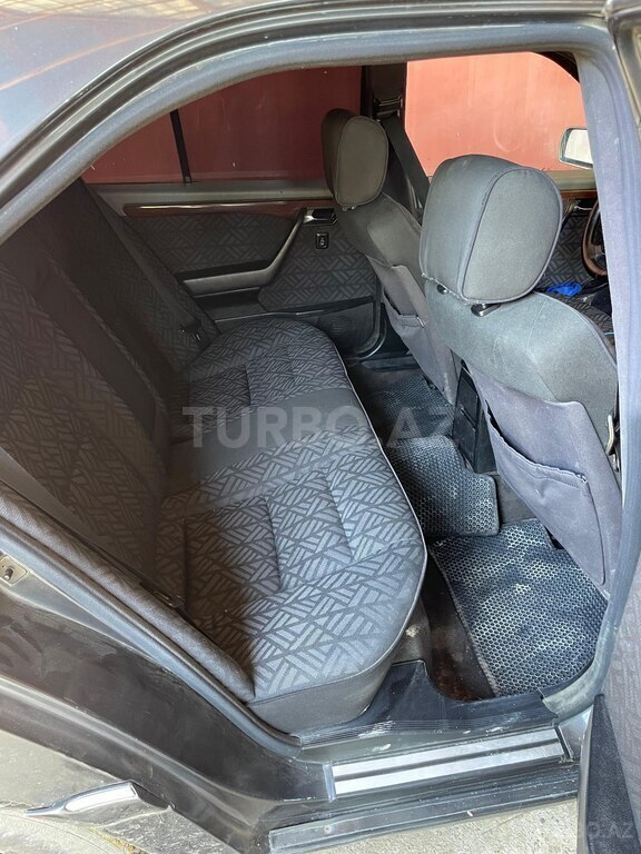 Mercedes C 200