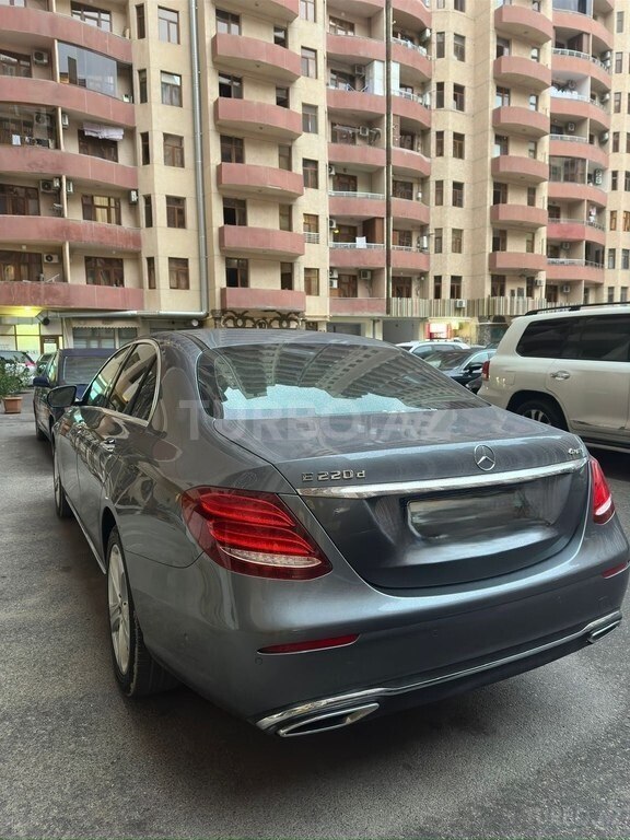 Mercedes E 220 d 4MATIC