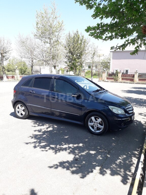 Mercedes B 200