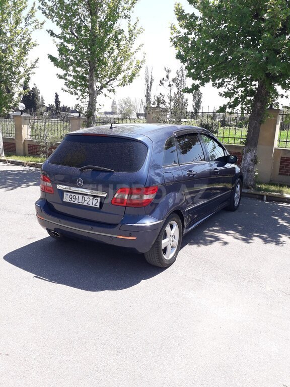 Mercedes B 200