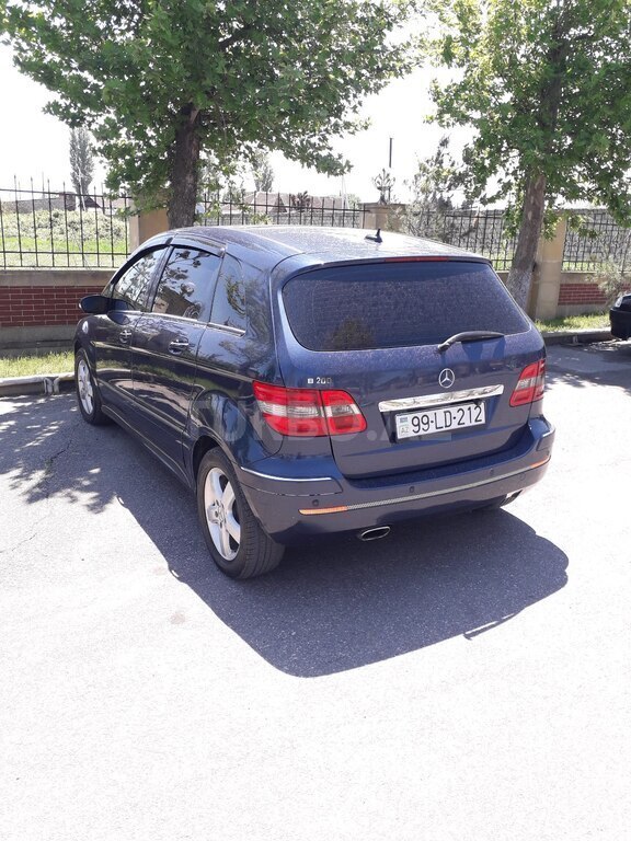 Mercedes B 200