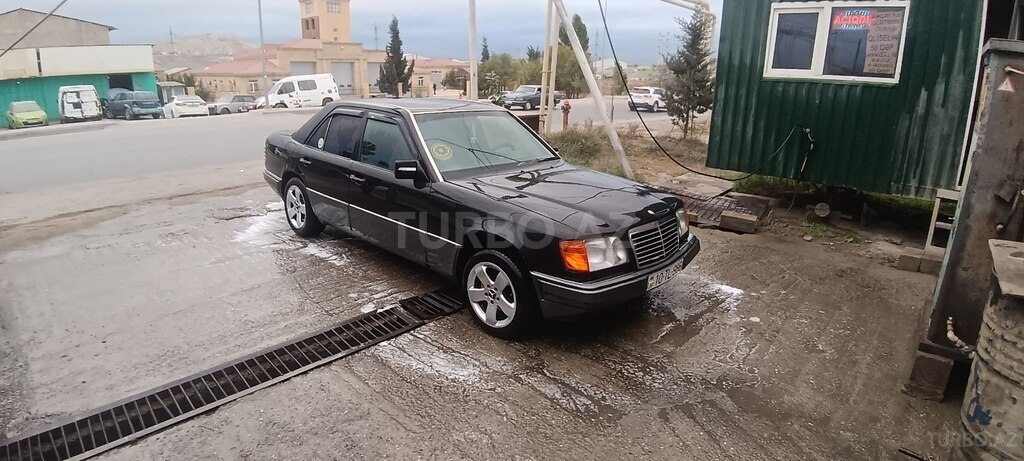 Mercedes 220 E