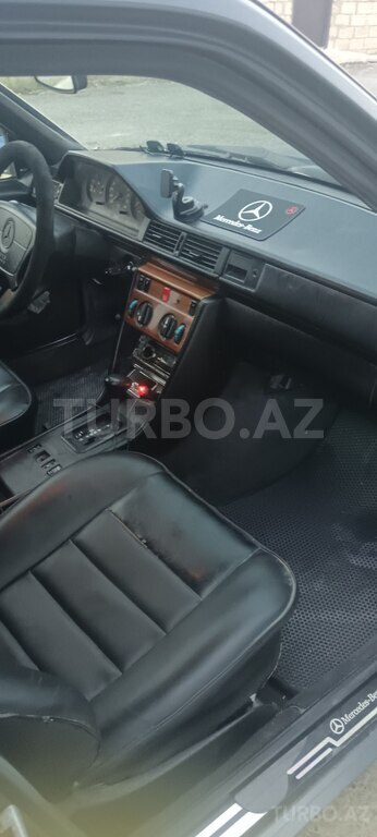 Mercedes 220 E