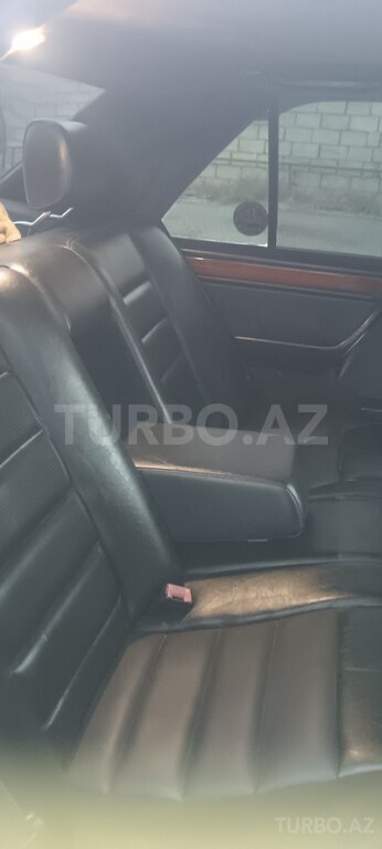Mercedes 220 E