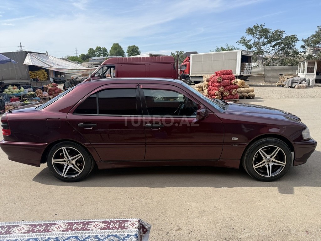Mercedes C 240
