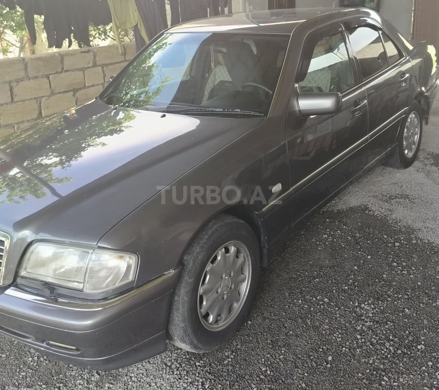 Mercedes C 200