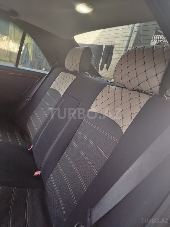 Mercedes C 200