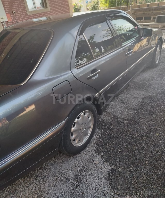 Mercedes C 200