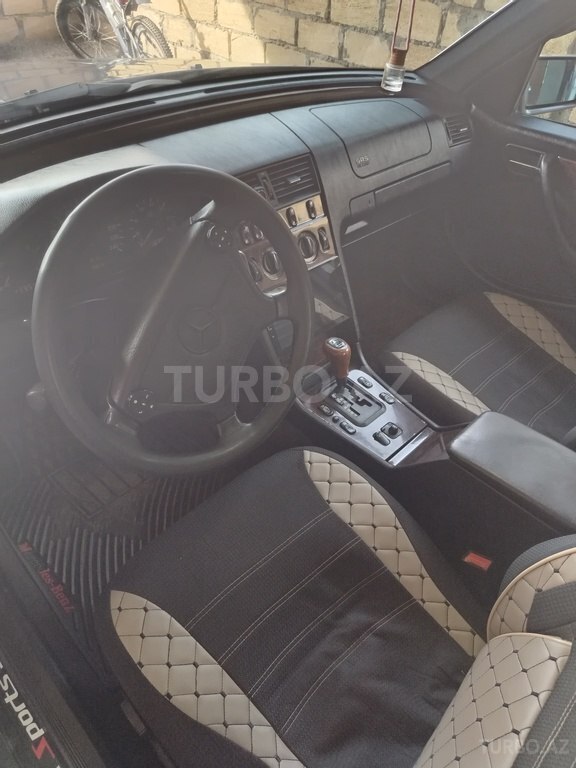 Mercedes C 200