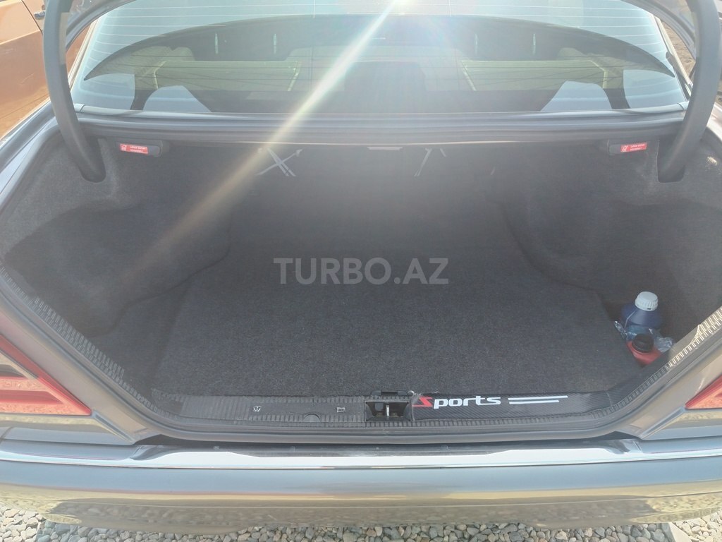 Mercedes C 200