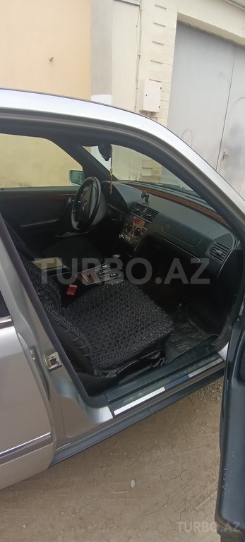 Mercedes C 180